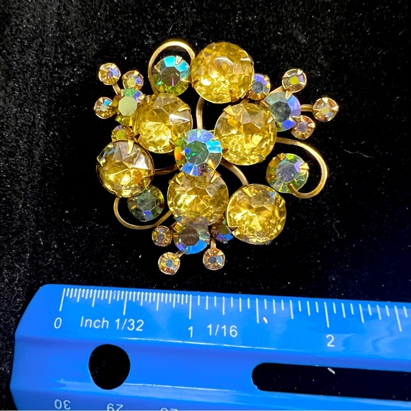 1960s Beautiful Vintage AB & Citrine Color Glass Brooch on Gold Tone Setting - Picture 5 of 6